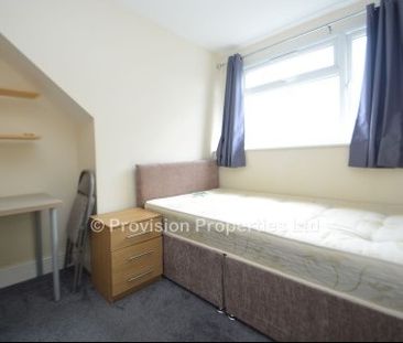 6 Bed Student Properties in Leeds - Photo 3