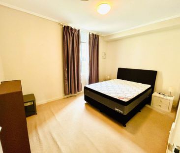 Furnished Modern & Spacious 2 Bedroom Apartment - Photo 5