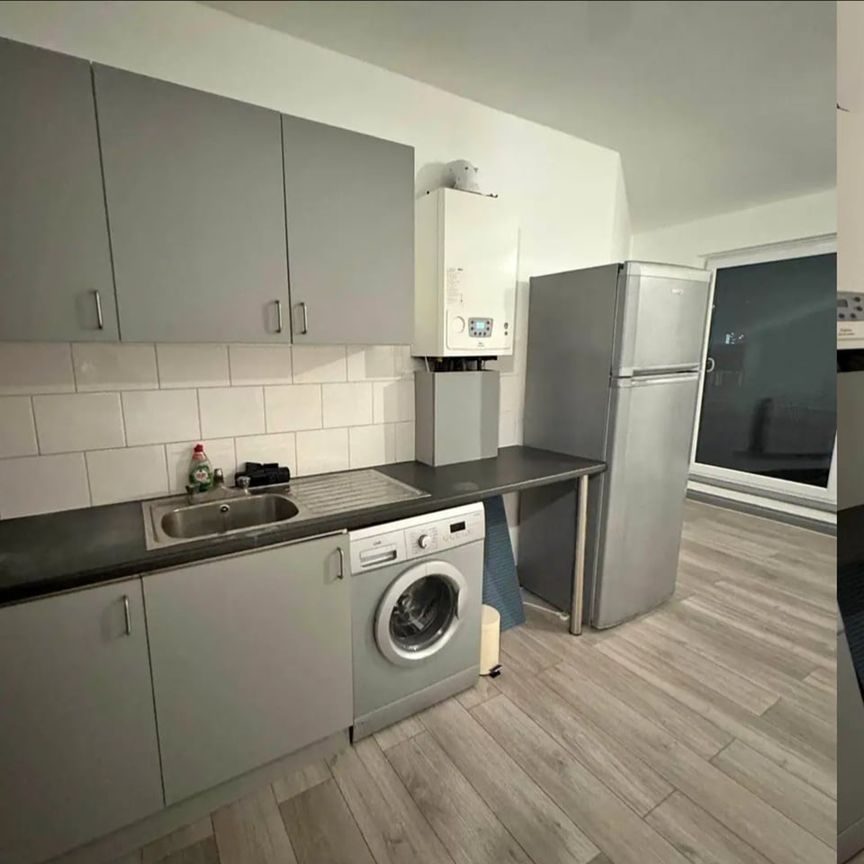 1 Bed Flat, Lewisham Way, SE14 - Photo 1