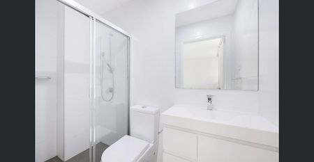 Contemporary dual level penthouse - Photo 4