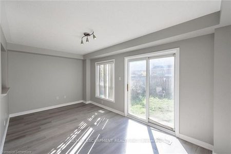 For Lease - 626 Taylor Crescent, Burlington, Ontario - Photo 2
