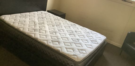 North Melbourne - Photo 2