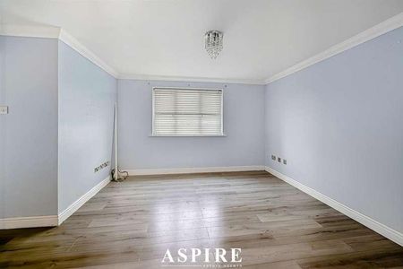 Danbury Crescent, South Ockendon, RM15 - Photo 4