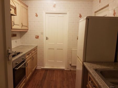 1 bedroom ground floor flat to rent - Photo 4