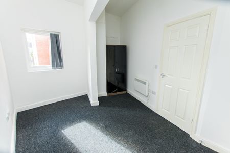 1 Bed Flat, Dovercastle, NG7 - Photo 3