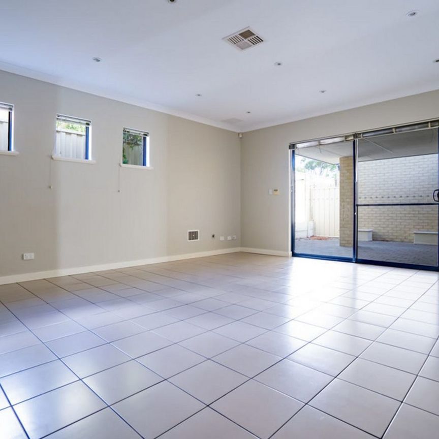 Low Maintenance, Central Location - Photo 1