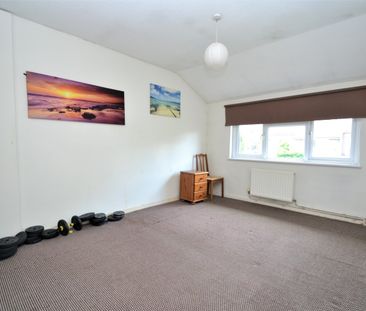 Terraced House to rent - Vaughan Williams Close, London, SE8 - Photo 2