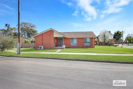 Charming 3-Bedroom Home with Modern Comforts & Outdoor Storage - Photo 3