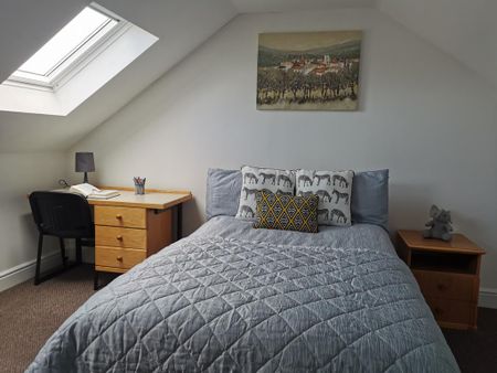 1 bedroom in a house share to rent - Photo 4