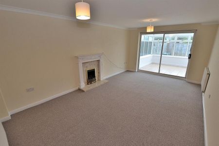 4 bedroom detached house to rent - Photo 3
