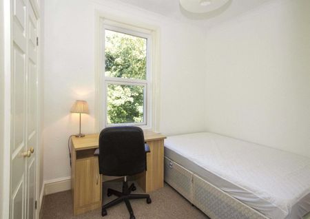 3 bedroom flat to rent - Photo 5