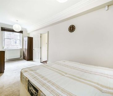 Excellent size 1 bedroom apartment in a central location, close to ... - Photo 2