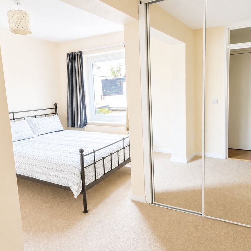2 Bed Flat, Tudor Road, SE19 - Photo 1