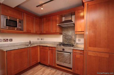 2 bedroom property to rent in London - Photo 2