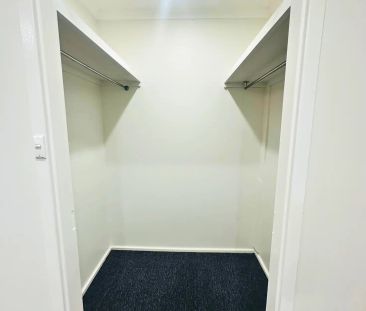 “Modern 3 Bedroom, 2 Bathroom House &ndash; Easy Access to Public T... - Photo 6