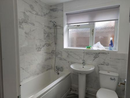 2 bedroom maisonette to rent - Photo 5