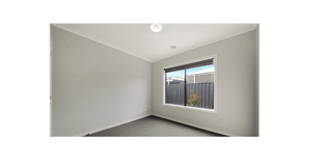 Modern, Spacious & Exceptionally Presented Home - Photo 2