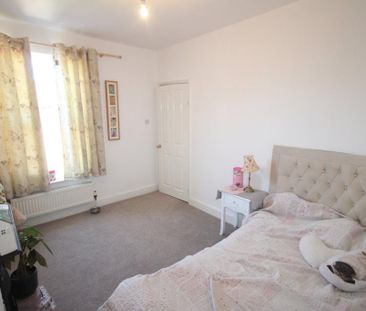 3 bedroom end of terrace house to rent - Photo 6