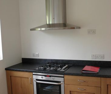 3 bedroom semi-detached house to rent - Photo 4