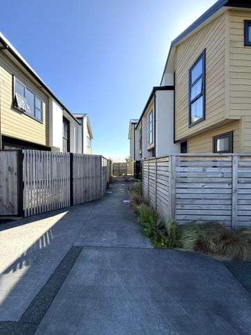 Modern 2-Bedroom Townhouse in Lower Hutt - Photo 4