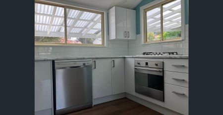 Refurbished Family Home + Granny Flat! - Photo 2