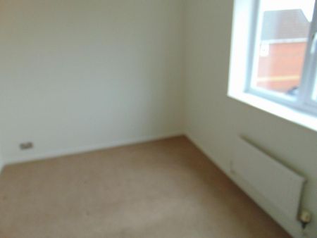 2 bedroom semi-detached house to rent - Photo 3