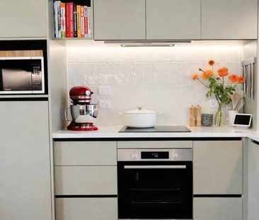 Luxurious Modern Townhouse - Photo 5