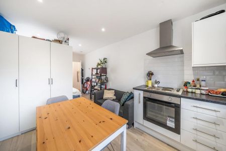 Studio to rent - Photo 2