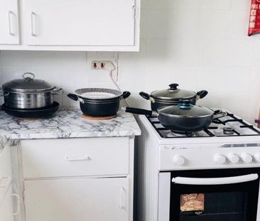 Room in a Shared Flat, Harts Lane, IG11 - Photo 3