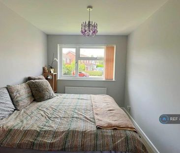 3 bedroom semi-detached house to rent - Photo 4