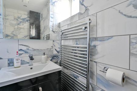 2 bedroom semi-detached house to rent - Photo 4