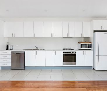 Central Living with Lift Access in the Heart of Kiama - Photo 4