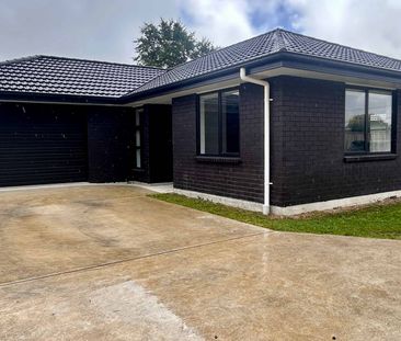 Near new in Solway - Photo 2