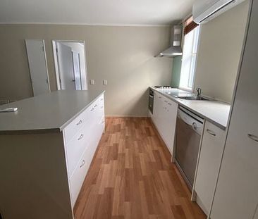 Easy living in Tawa - Photo 5