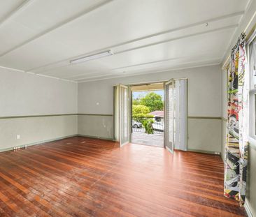 Comfortable Home on Large Block - Photo 2