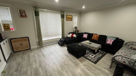 Spacious Townhouse in Sullivan Heights - Photo 4