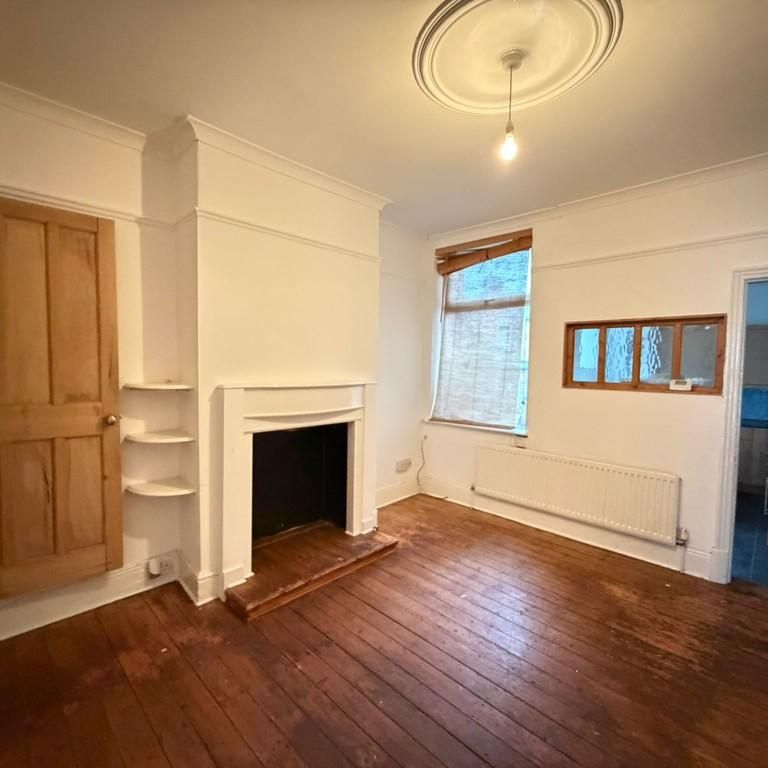 2 bedroom terraced house to rent - Photo 1