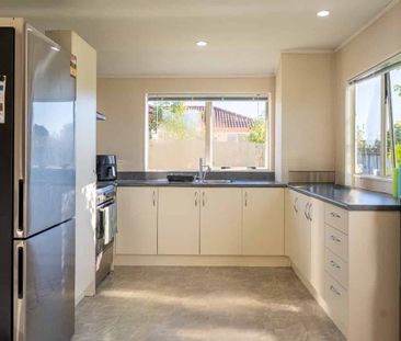 Charming 3-bedroom family home - Photo 4