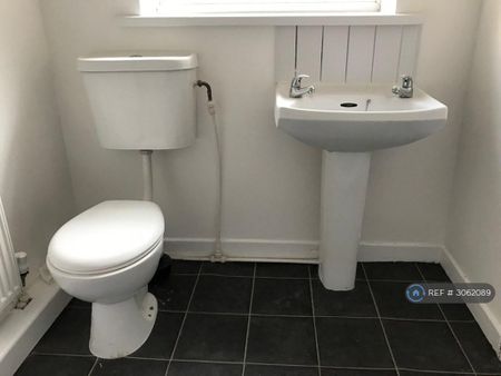2 bedroom terraced house to rent - Photo 5