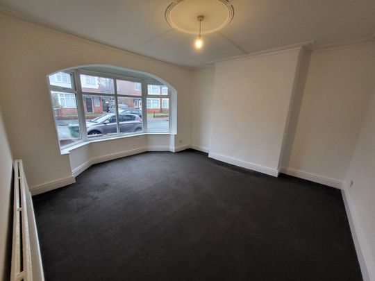 3 Bed Semi-Detached House, Wilton Avenue, M25 - Photo 1