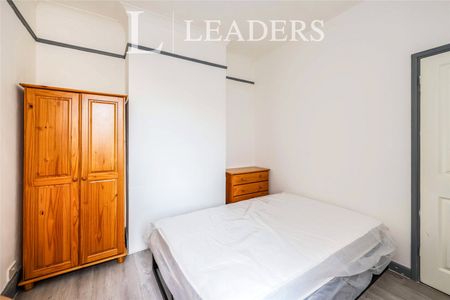 4 bedroom house to rent Percy Road, PO4 - Photo 2