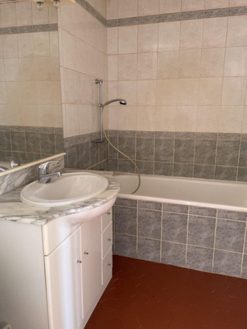 Location Appartement 2 pièces 41m² NARBONNE 11100 - Photo 2