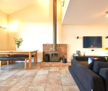 3 bedroom barn conversion to rent - Photo 2
