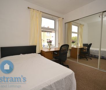 4 bed Flat for Rent - Photo 4