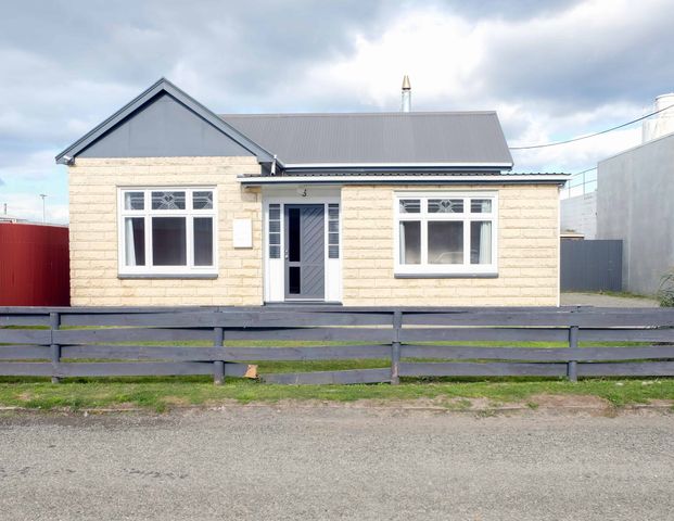 LARGE FAMILY HOME - Photo 1