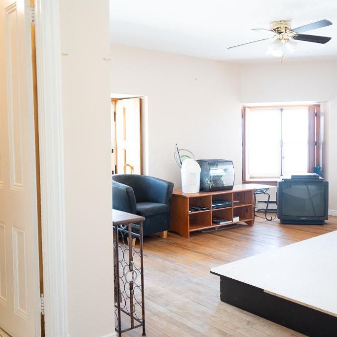 Beau 3 et demi VIEUX-QUEBEC 1150$ DISPO MAINTENANT - Photo 1