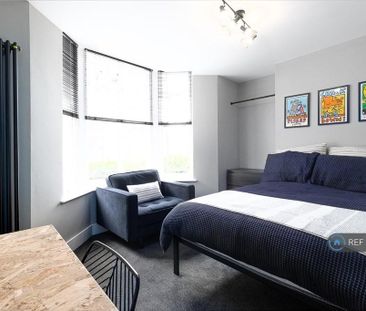 1 bedroom in a house share to rent - Photo 3