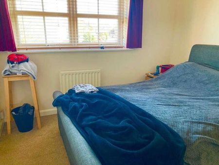 Balmoral Drive, NN13 - Photo 2