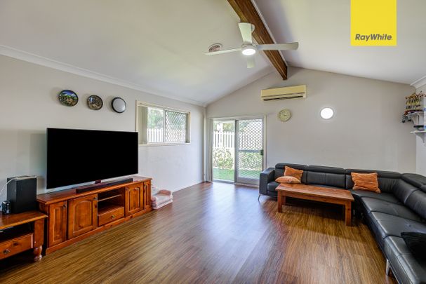 20 Minoa Street, Woodridge QLD 4114 - House For Rent | Domain - Photo 1