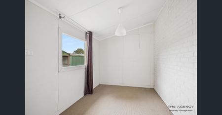 Classic Home with Expansive Outdoor Space - Photo 3